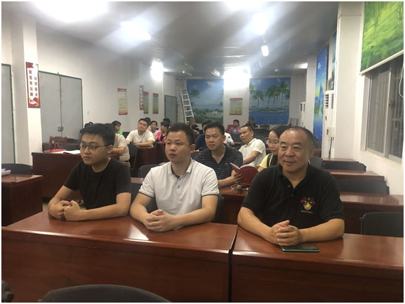 市金控公司組織觀(guān)看144期《脫貧致富電視夜?！饭?jié)目