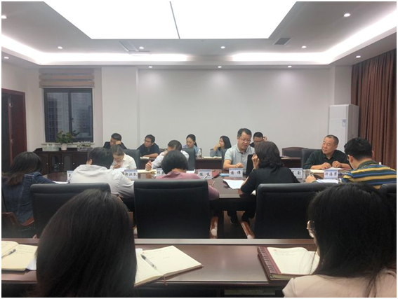 加強(qiáng)學(xué)習(xí)，深入開展調(diào)查研究，全面增強(qiáng)擔(dān)保本領(lǐng)——市擔(dān)保公司黨支部書記上黨課